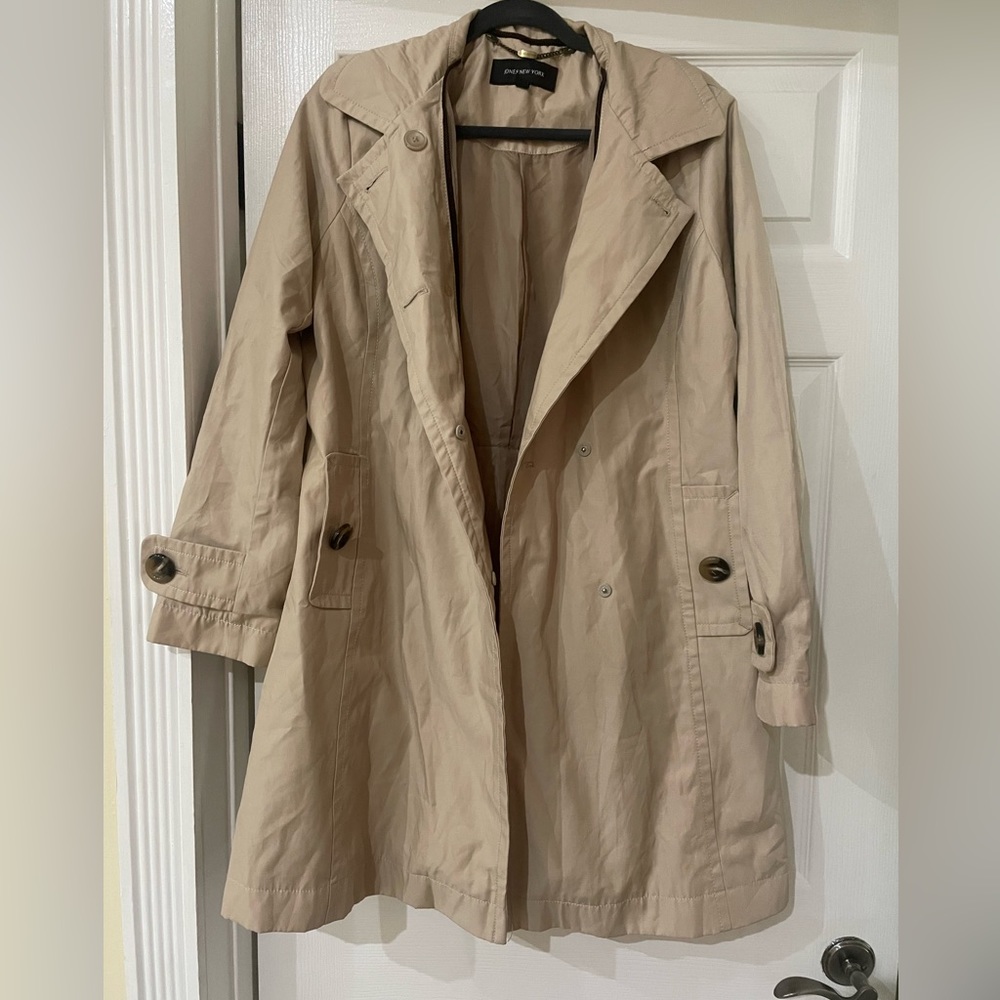 New without tag never used trench coat beige .